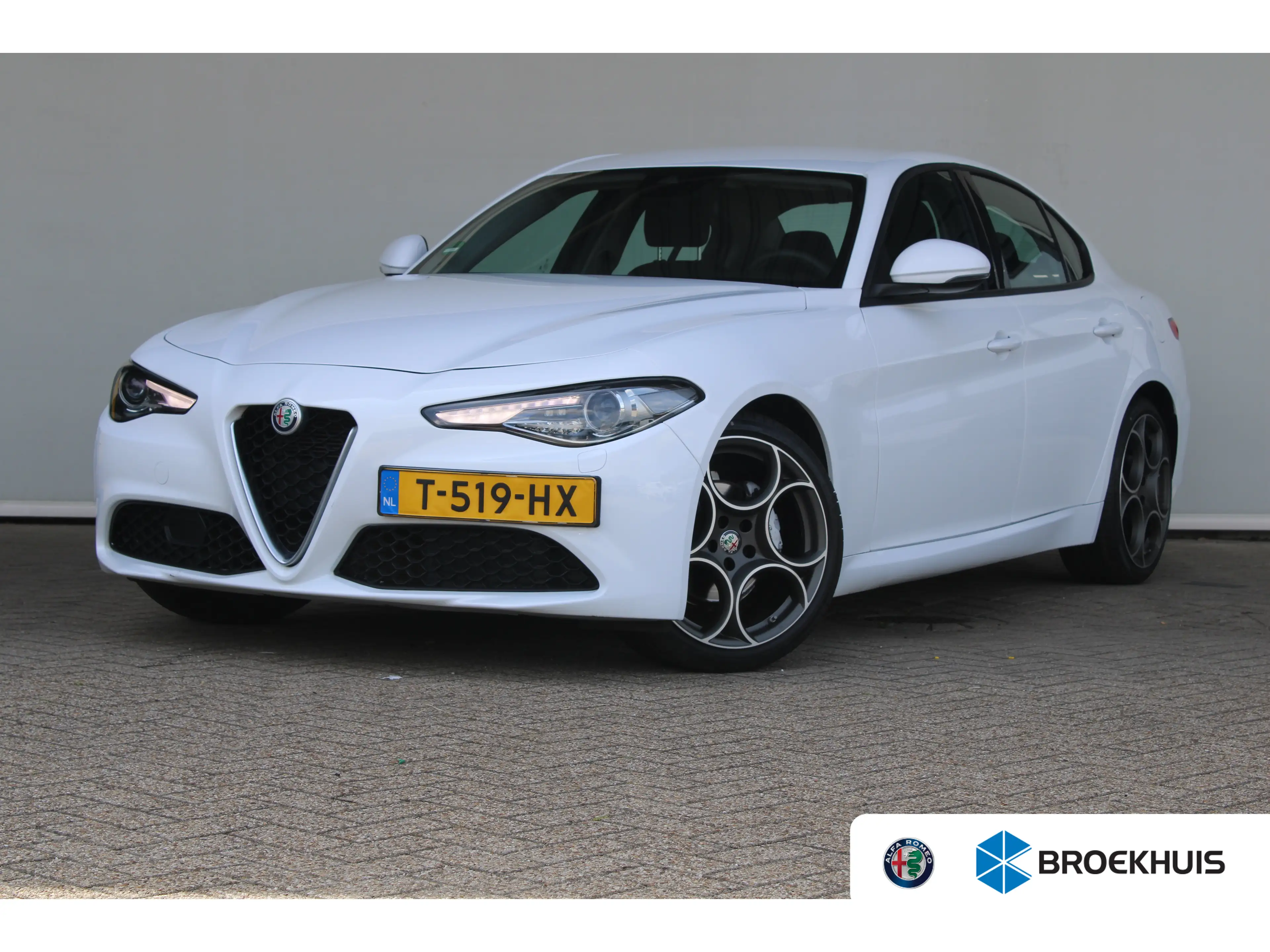 Alfa Romeo Giulia 2.0T | 19` lichtmetalen velgen | Climate control |