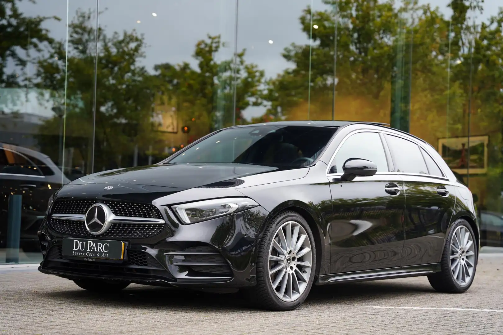 Mercedes-Benz A 220 Premium Plus, AMG Leder, Burmester, 360 Camera, 19 Noir - 1