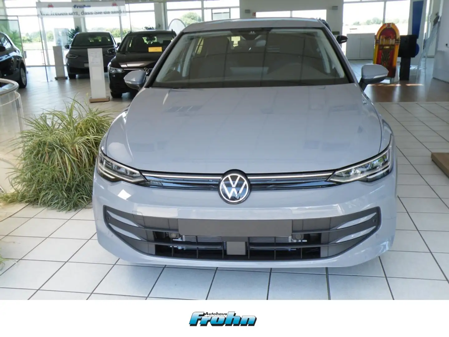 Volkswagen Golf VIII 1.5 eTSI 110 kW Goal Klima Navi Einparkhilfe Grau - 1