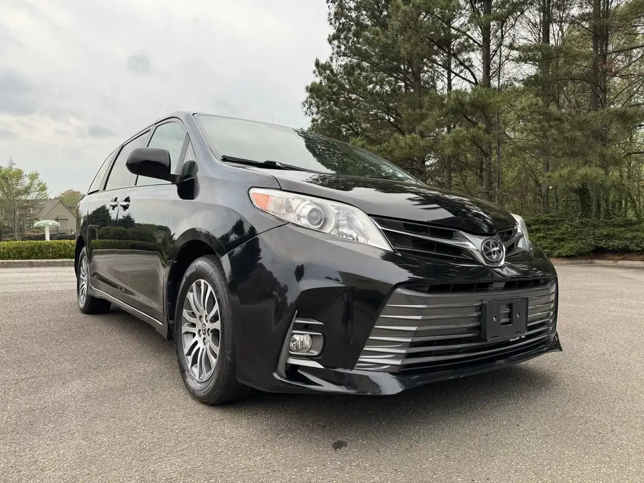 Toyota Sienna снимка Toyota Sienna