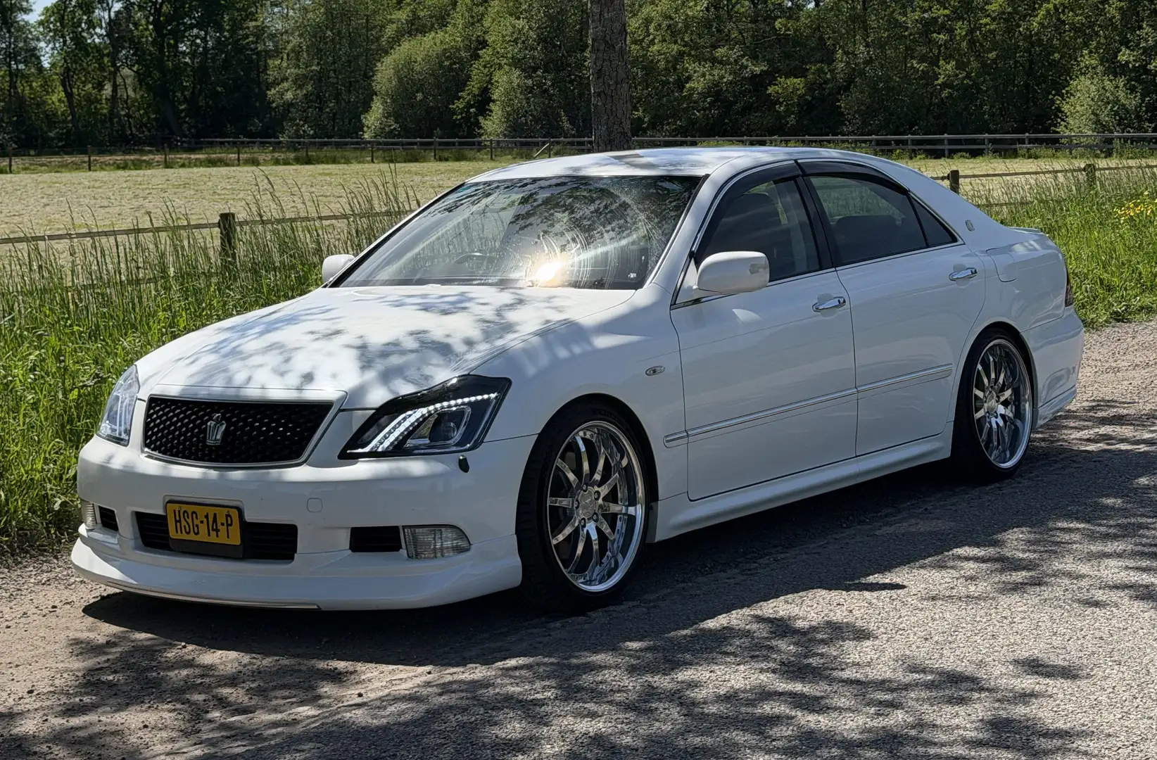 Toyota Crown Athlete Weiß - 1