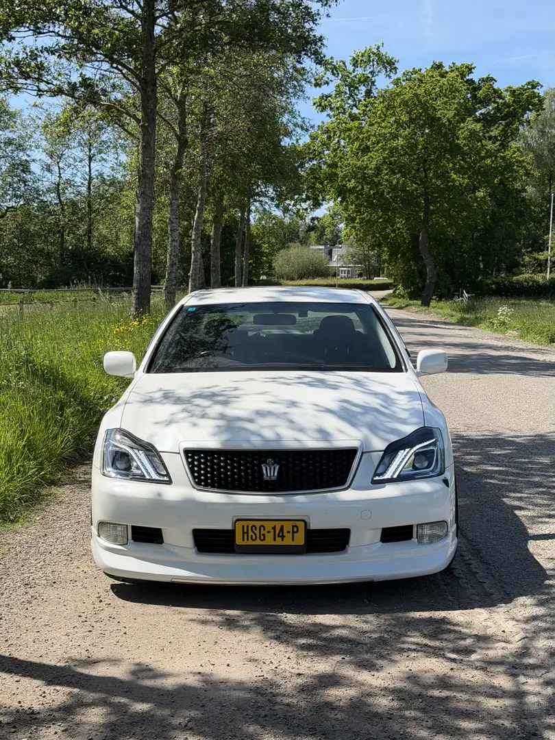 Toyota Crown Athlete Weiß - 2
