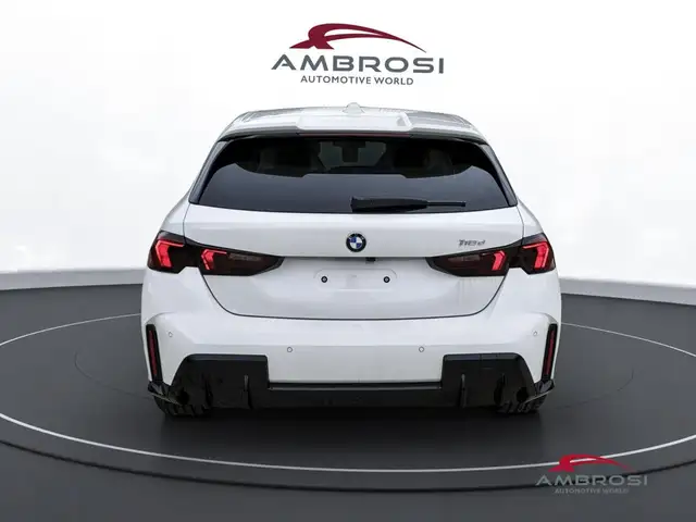 BMW 1 Series view 8