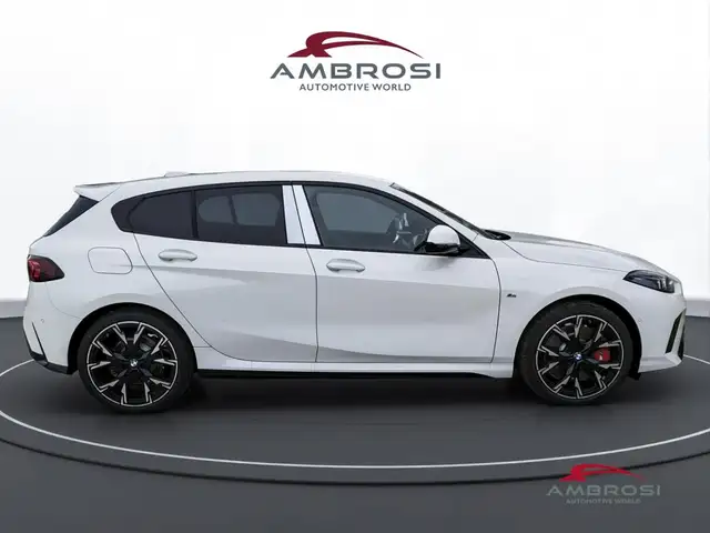 BMW 1 Series view 5