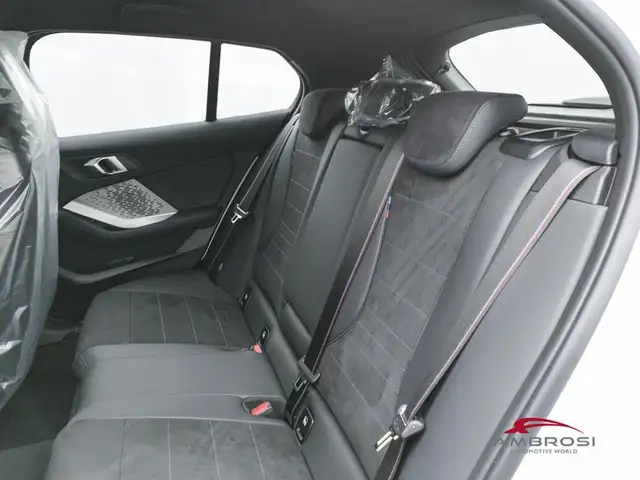 BMW 1 Series view 10