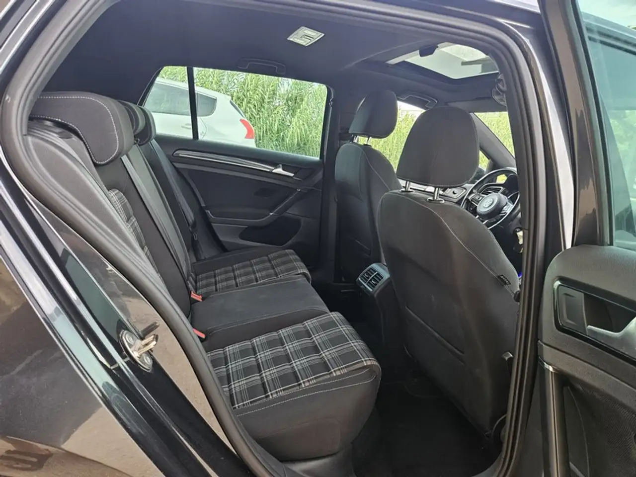 Volkswagen Golf GTD — photo 13
