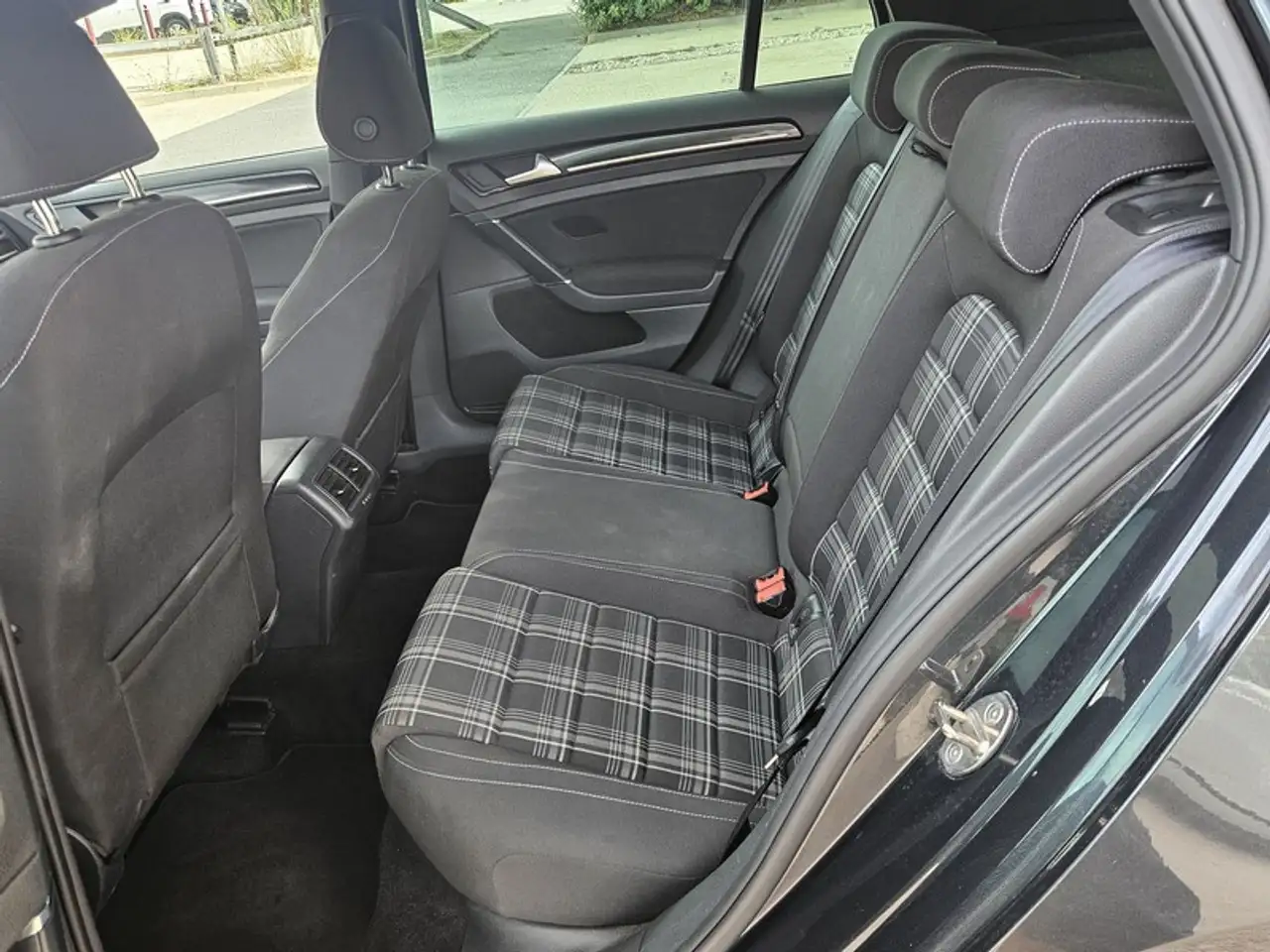Volkswagen Golf GTD — photo 11