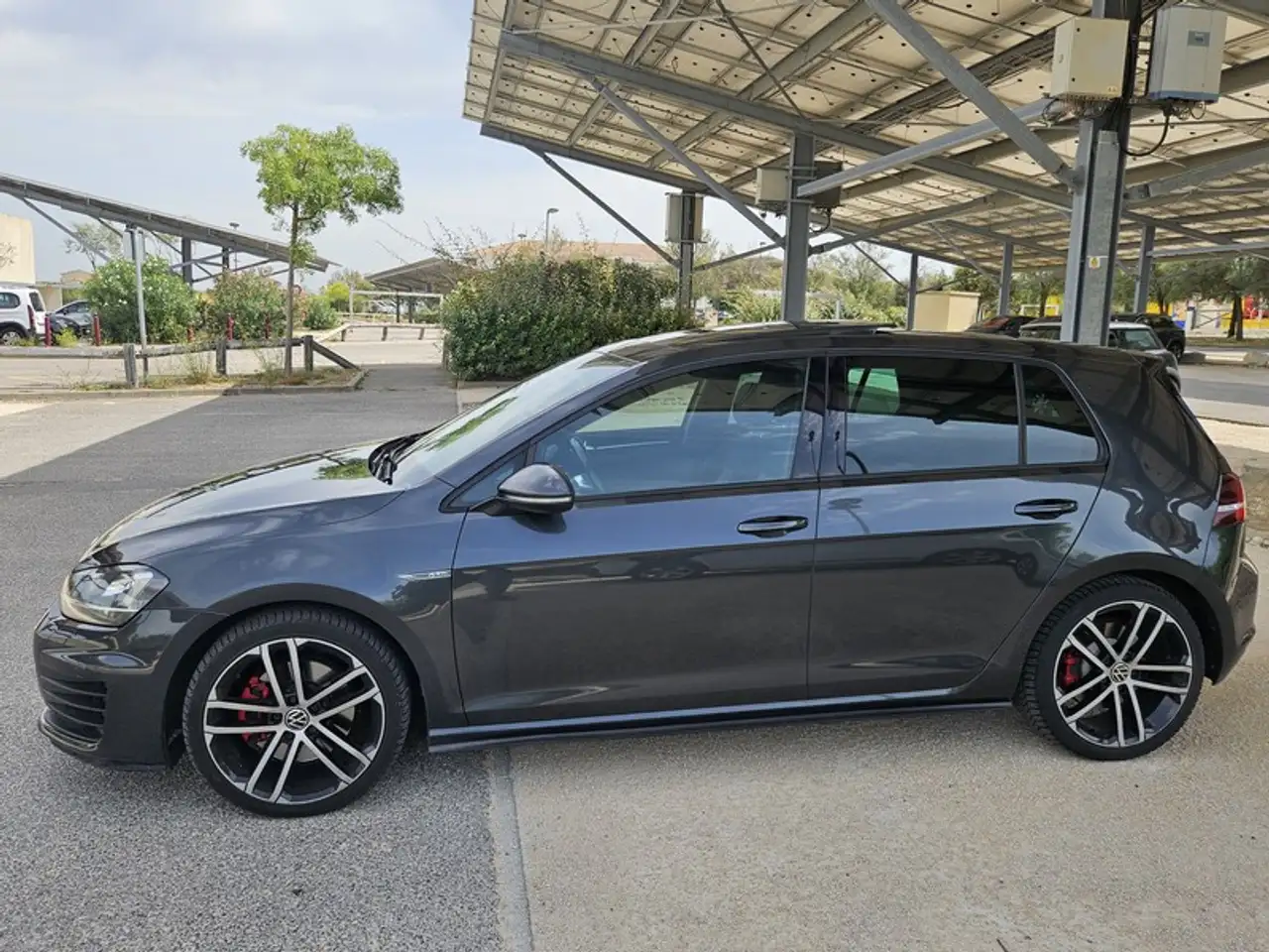 Volkswagen Golf GTD — photo 23