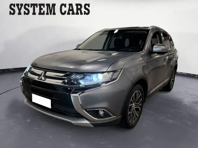 Mitsubishi Outlander Outlander 2.2 Instyle awd 7p.ti auto my17 - CAMBIO AUTOMATICO - 4X4 - CATENA DI DISTRIBUZIONE - 7 POSTI