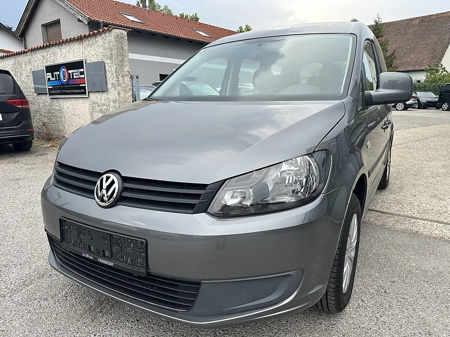 Volkswagen Caddy Kombi Trendline BMT 1,6 TDI DPF Grau - 1