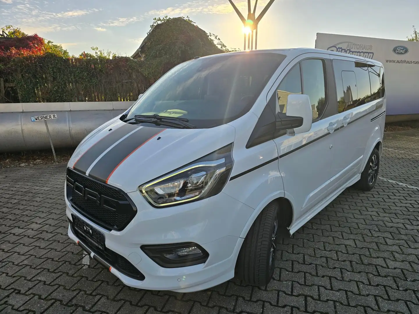 Ford Tourneo Custom Sport L1 170 PS Standheizung Top Zustand Weiß - 2