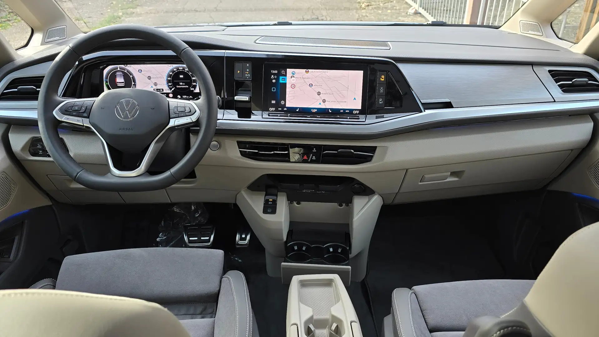 Volkswagen T7 Multivan Edition e hybrid Allrad,VOLL! AHK,Vis A Vis, Garan Grau - 2