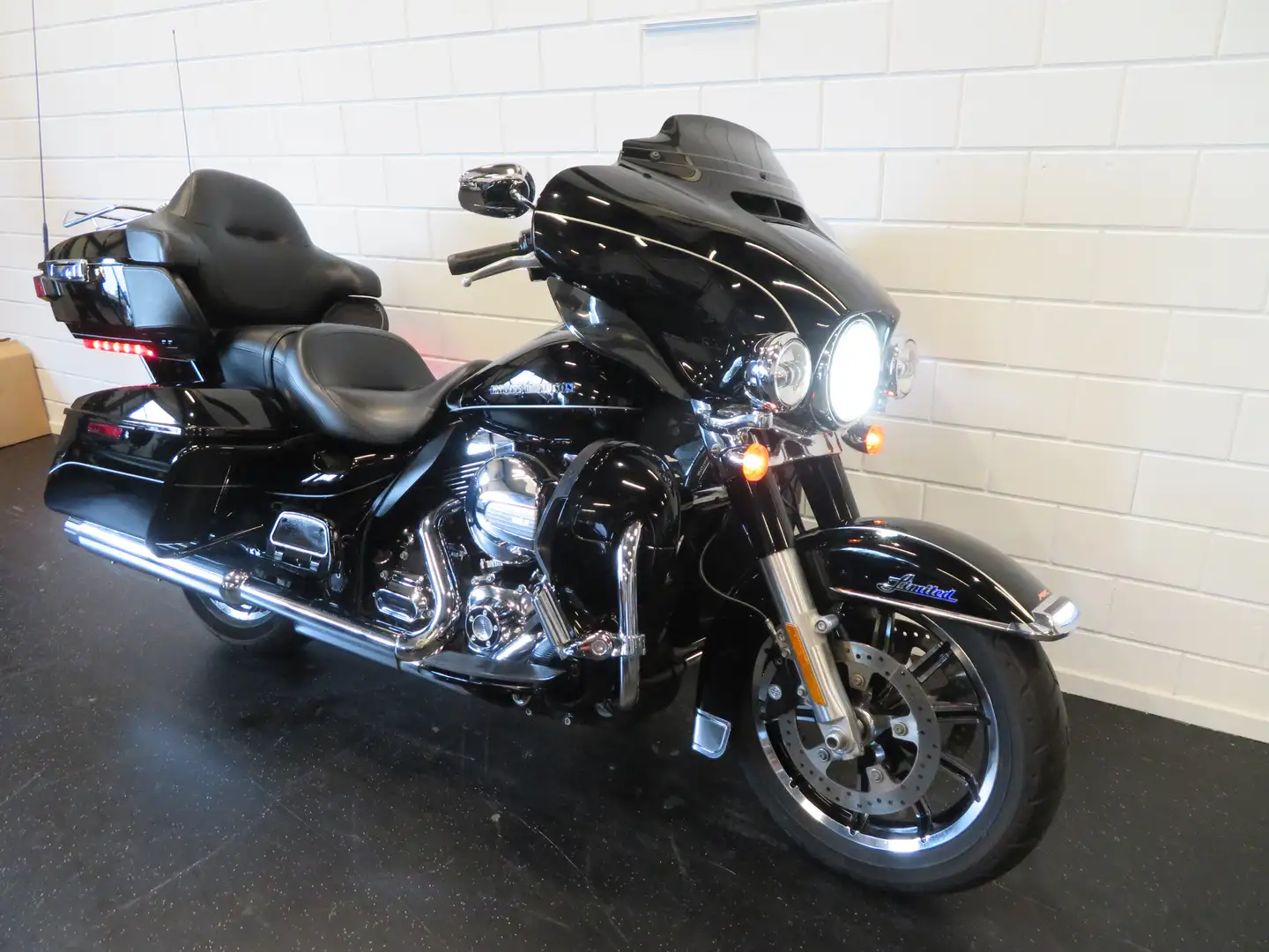 Harley-Davidson Electra Glide FLHTK ULTRA 103 TOP! Zwart - 2