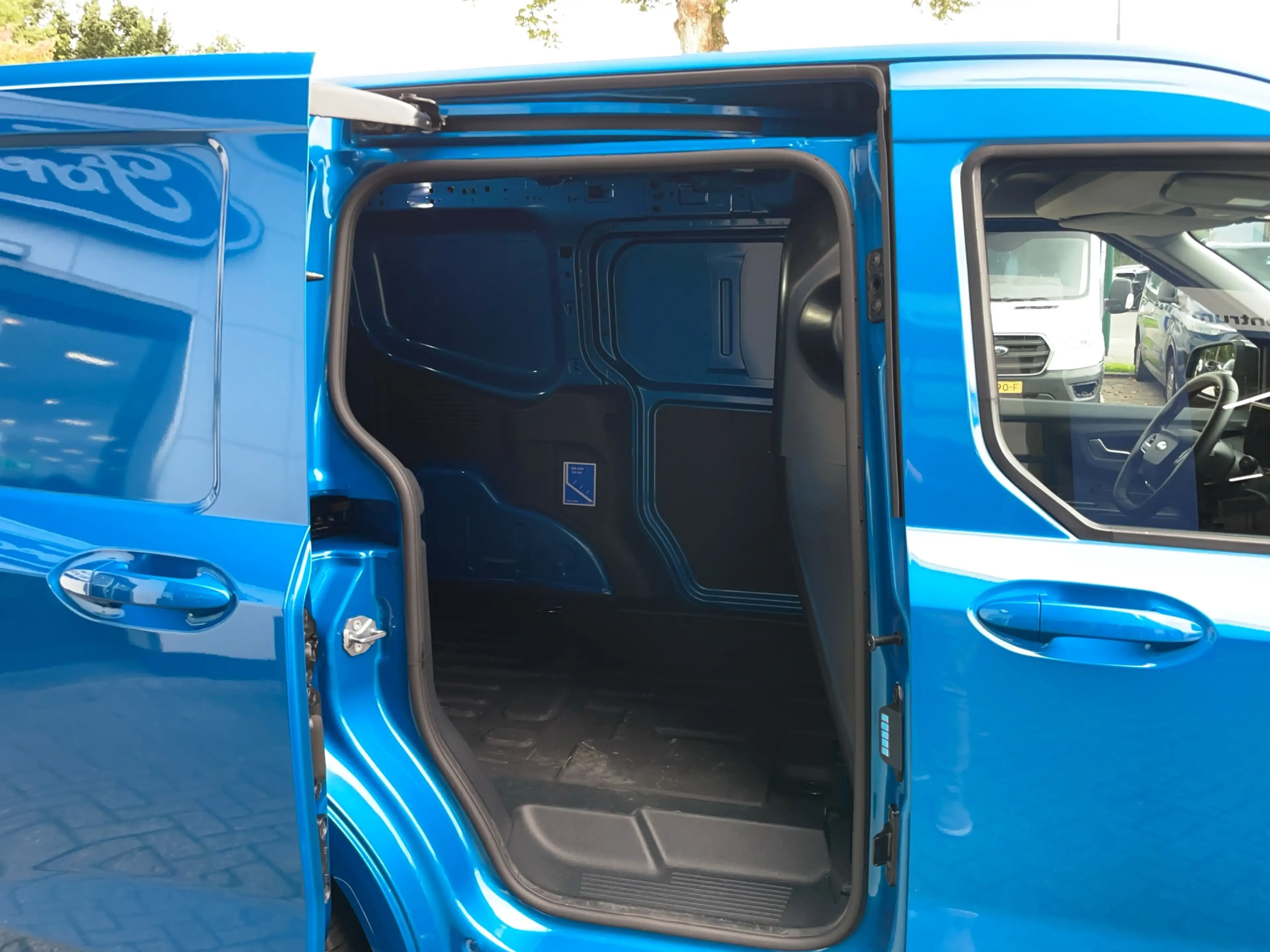 Ford Transit Courier E-Transit Limited 44 kWh | Camera | Adap. Cruise | — photo 14