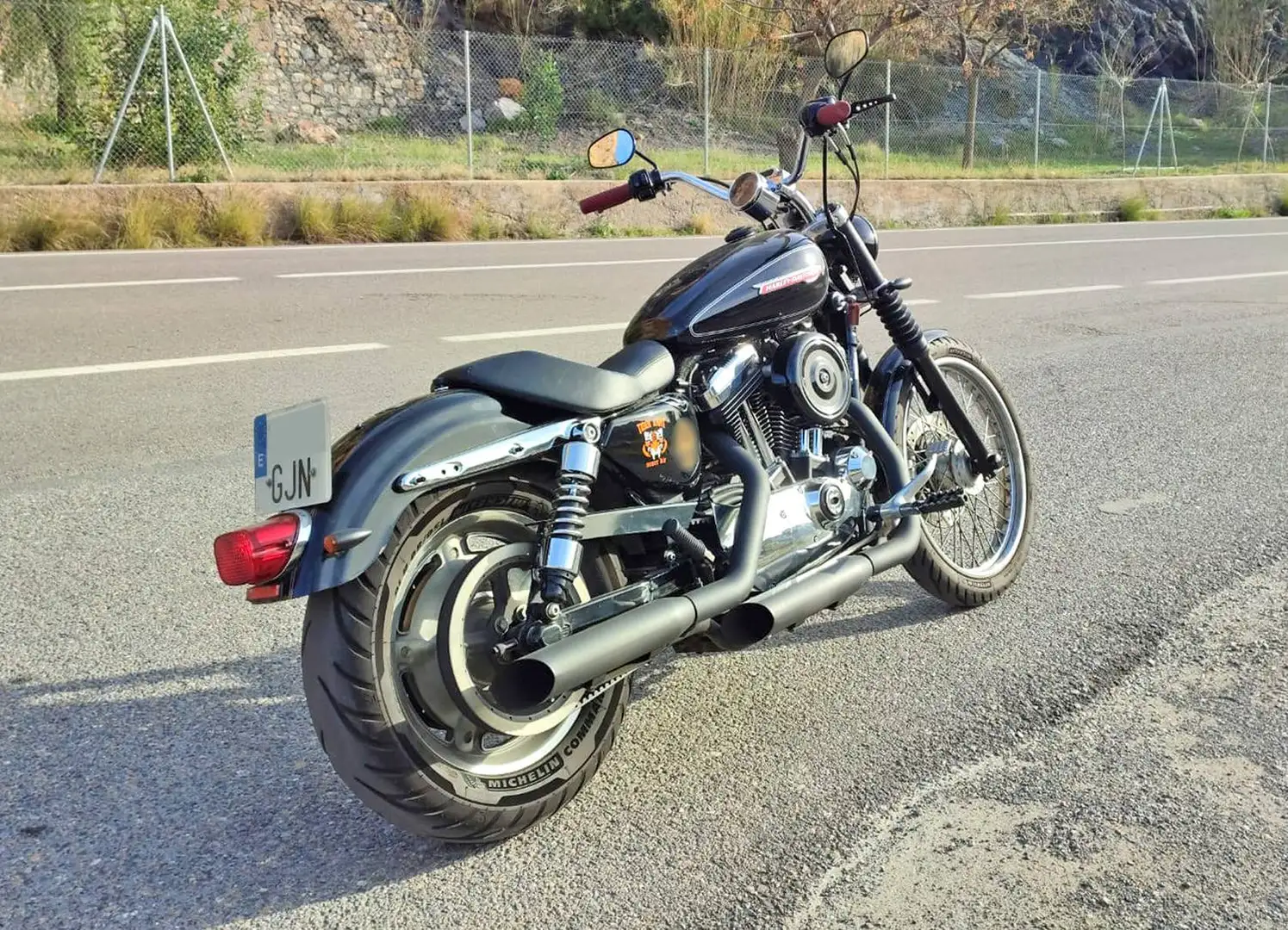 Harley-Davidson 1200 Custom Negro - 2