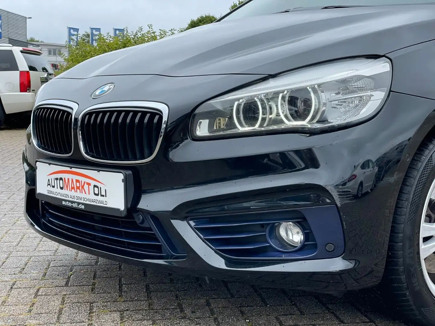 BMW 218 Sport*Navi*LED*7-Sitz.*TÜV 07/27 Schwarz - 2