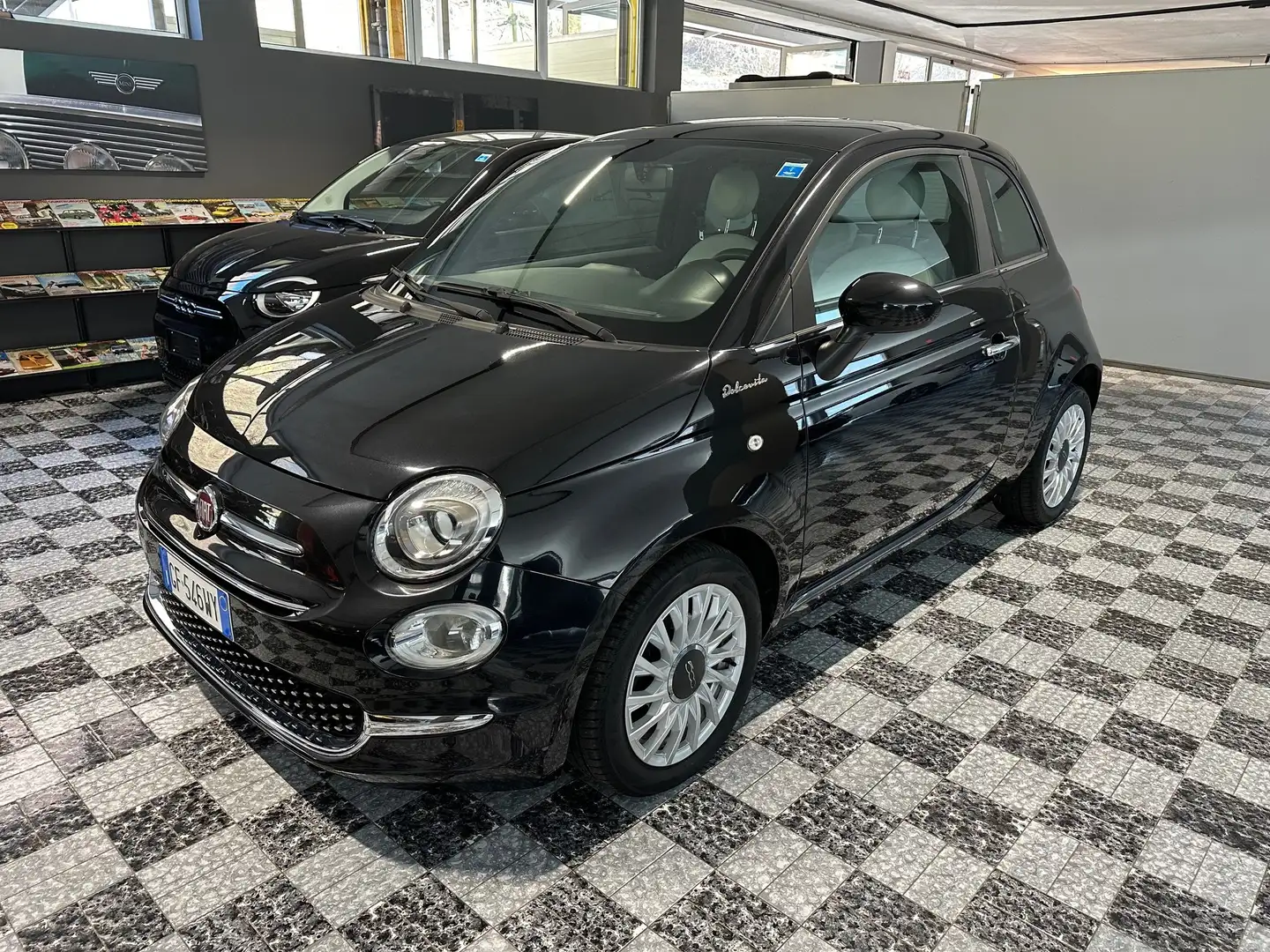 Fiat 500 500 1.0 hybrid Dolcevita 70cv Schwarz - 1