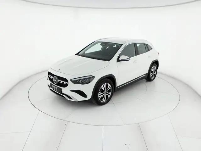 Mercedes-Benz GLA view 2