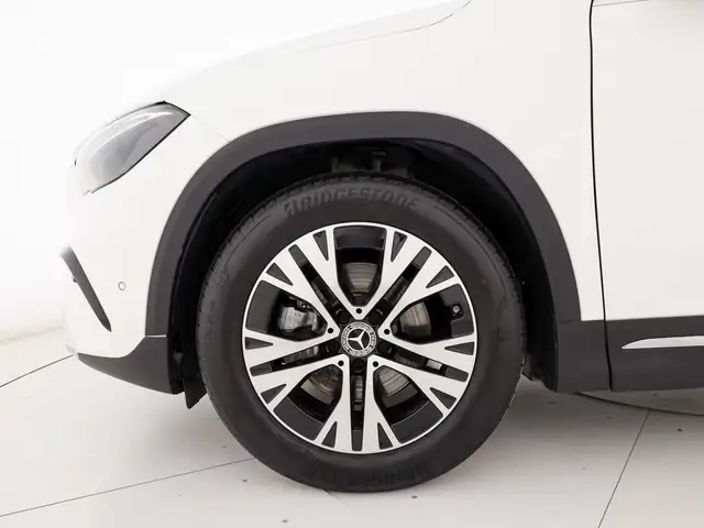 Mercedes-Benz GLA view 7