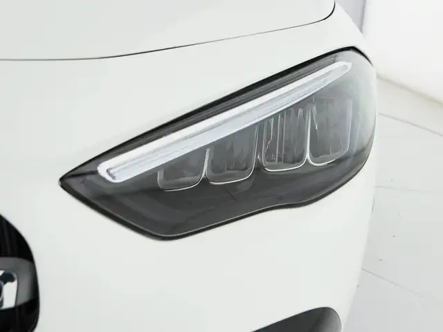 Mercedes-Benz GLA view 8