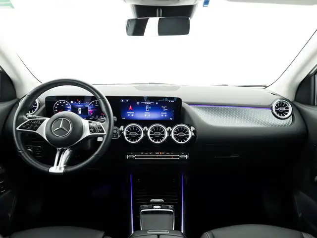 Mercedes-Benz GLA view 9