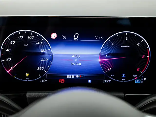 Mercedes-Benz GLA view 12