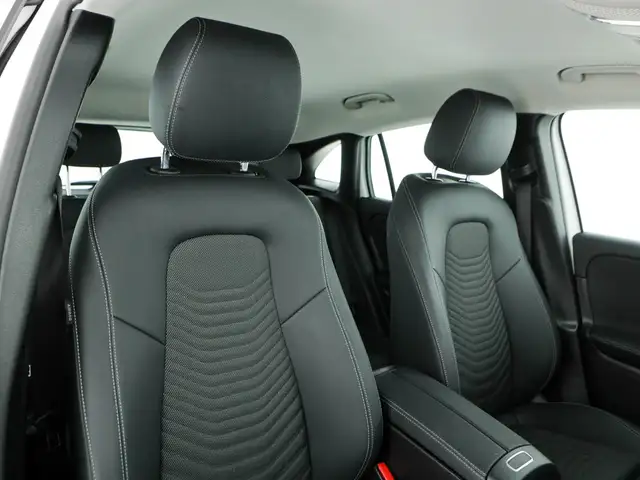 Mercedes-Benz GLA view 10