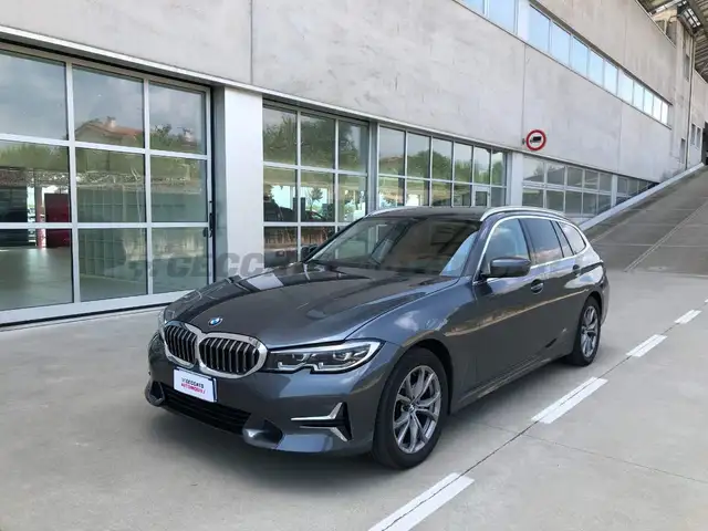 BMW 320 320d Touring mhev 48V xdrive Luxury auto