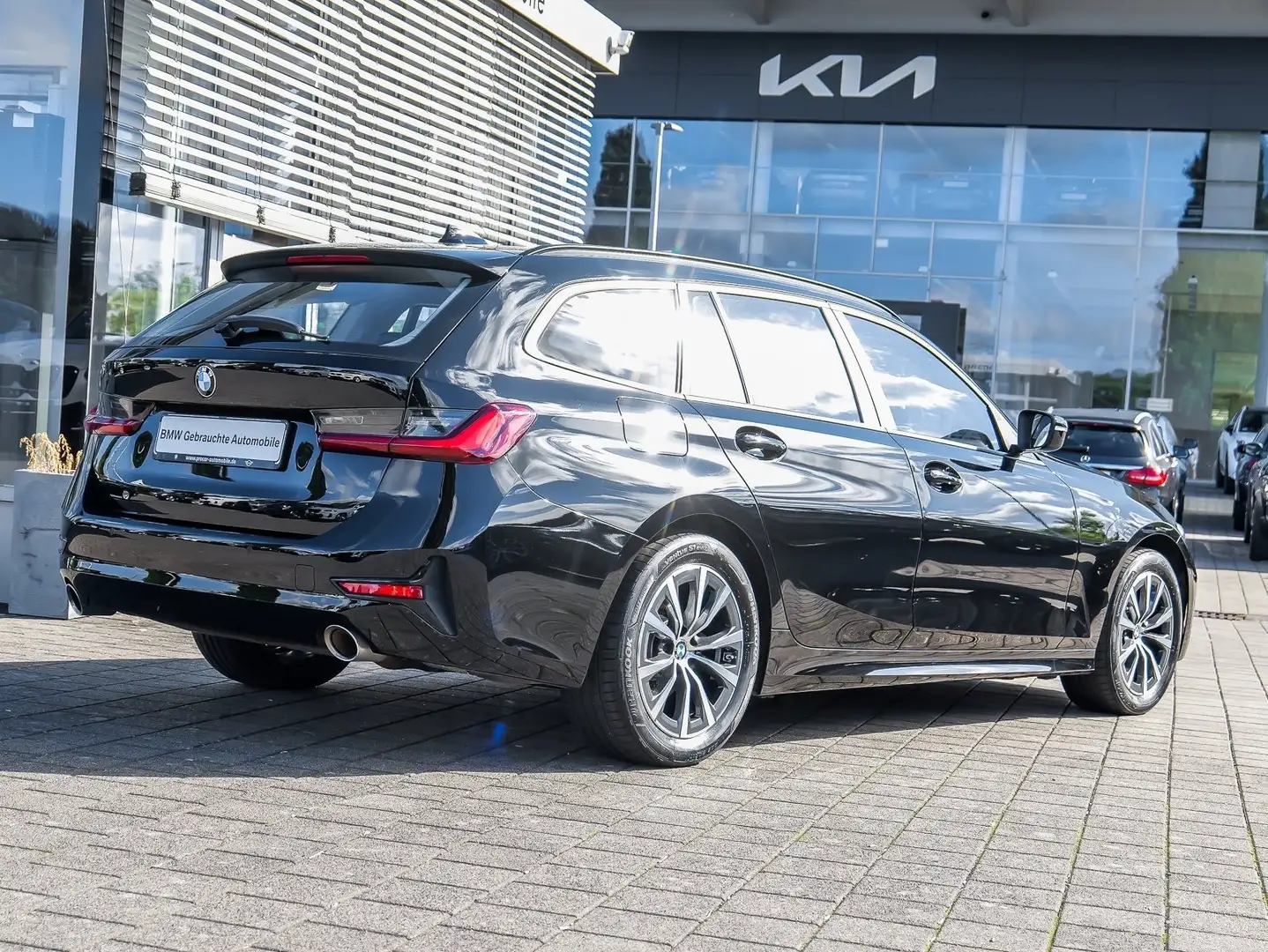 BMW 318 i NAVI LED PDC V+H DAB Tempomat Sitzheiz. LM Nero - 2