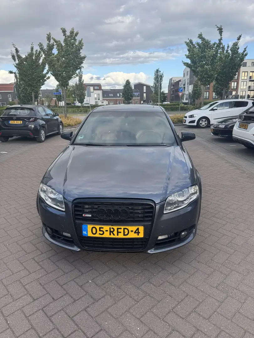 Audi A4 2.0 TFSI quattro Grijs - 1