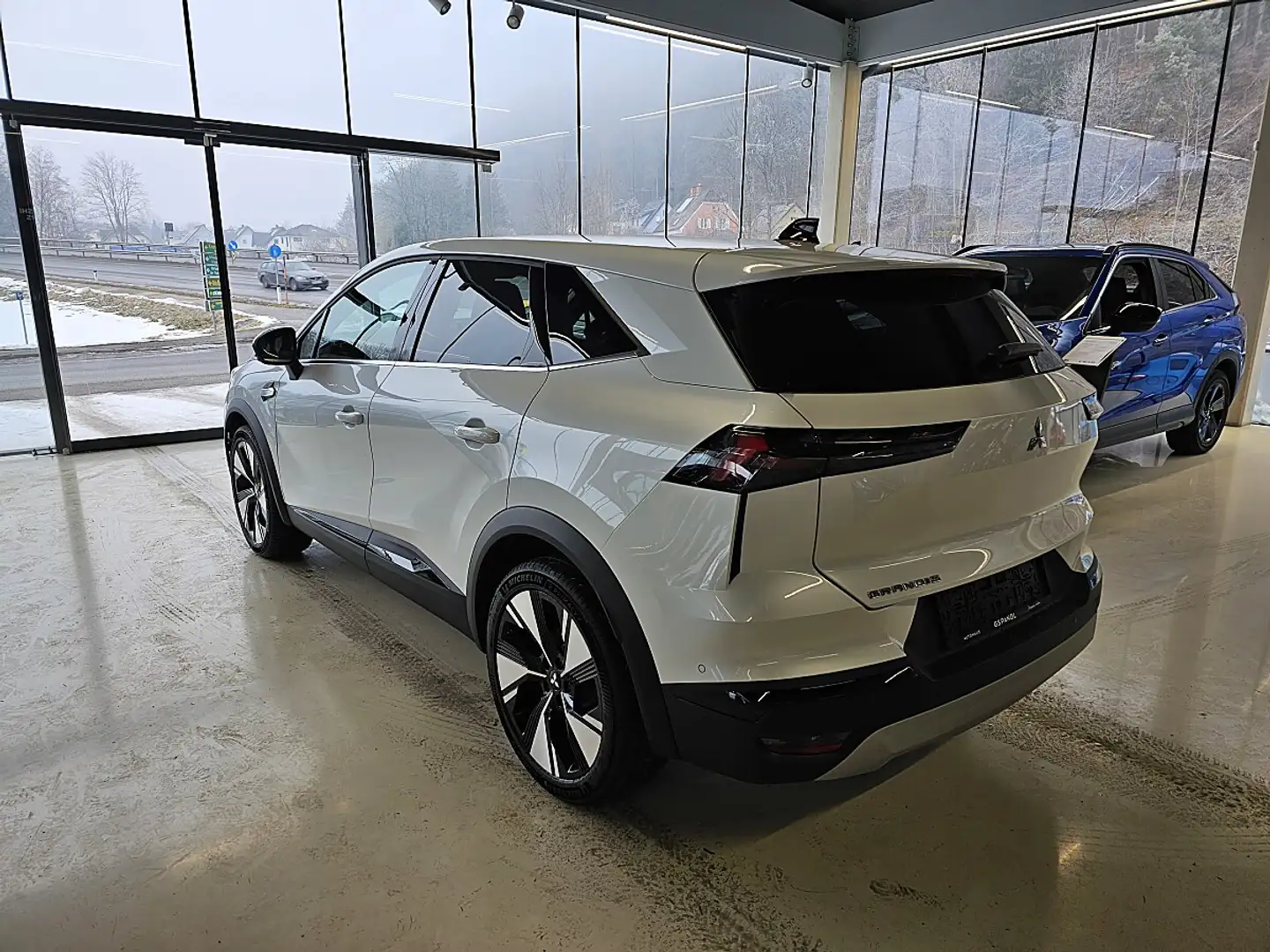 Mitsubishi Grandis 1,3 Petrol Intense S+C+T 26 Weiß - 2