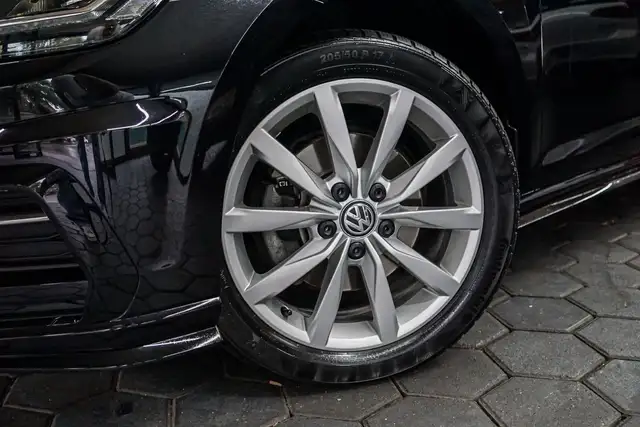 Volkswagen Golf view 13