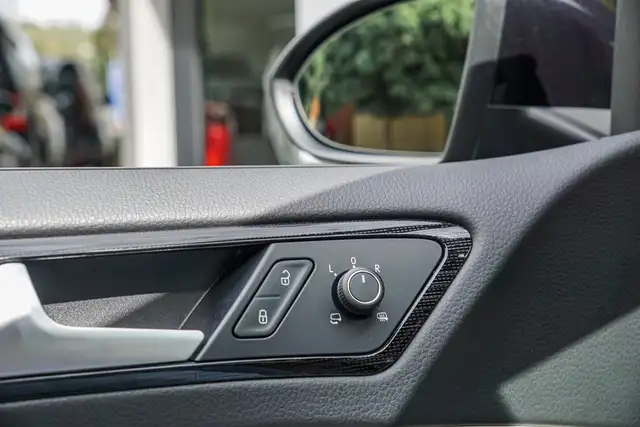 Volkswagen Golf view 17
