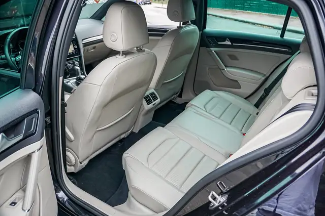 Volkswagen Golf view 23