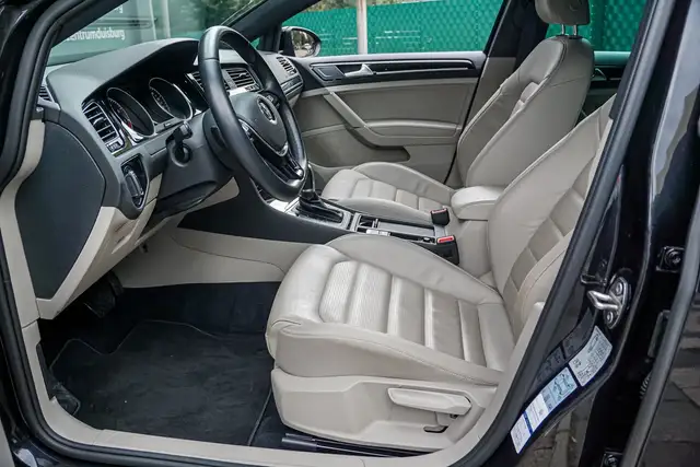 Volkswagen Golf view 20