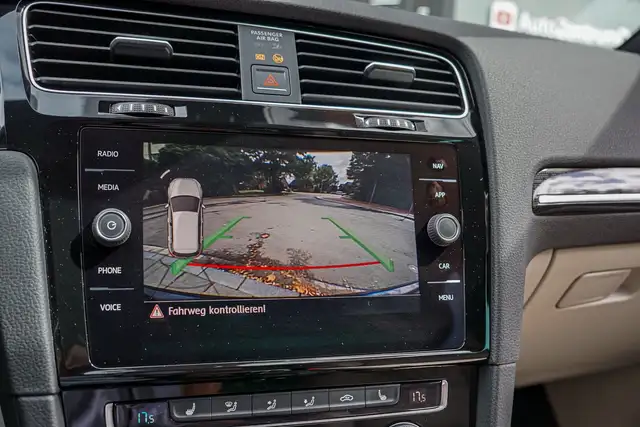 Volkswagen Golf view 5