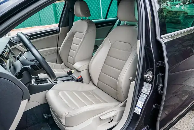 Volkswagen Golf view 22