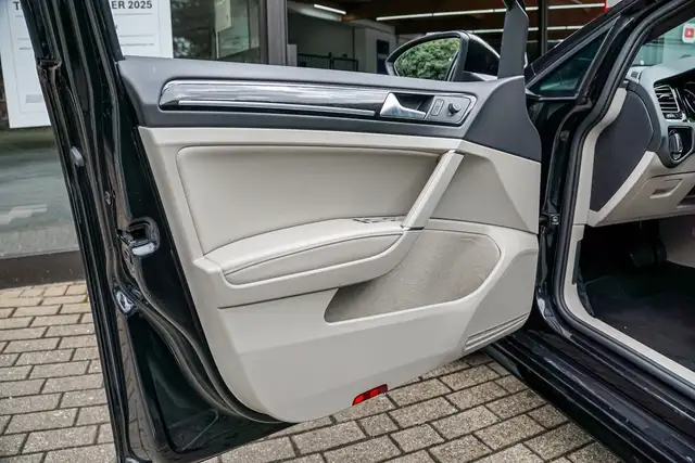 Volkswagen Golf view 24