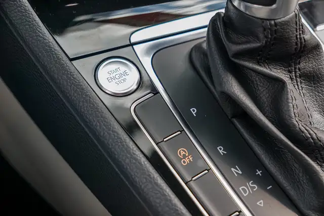 Volkswagen Golf view 18