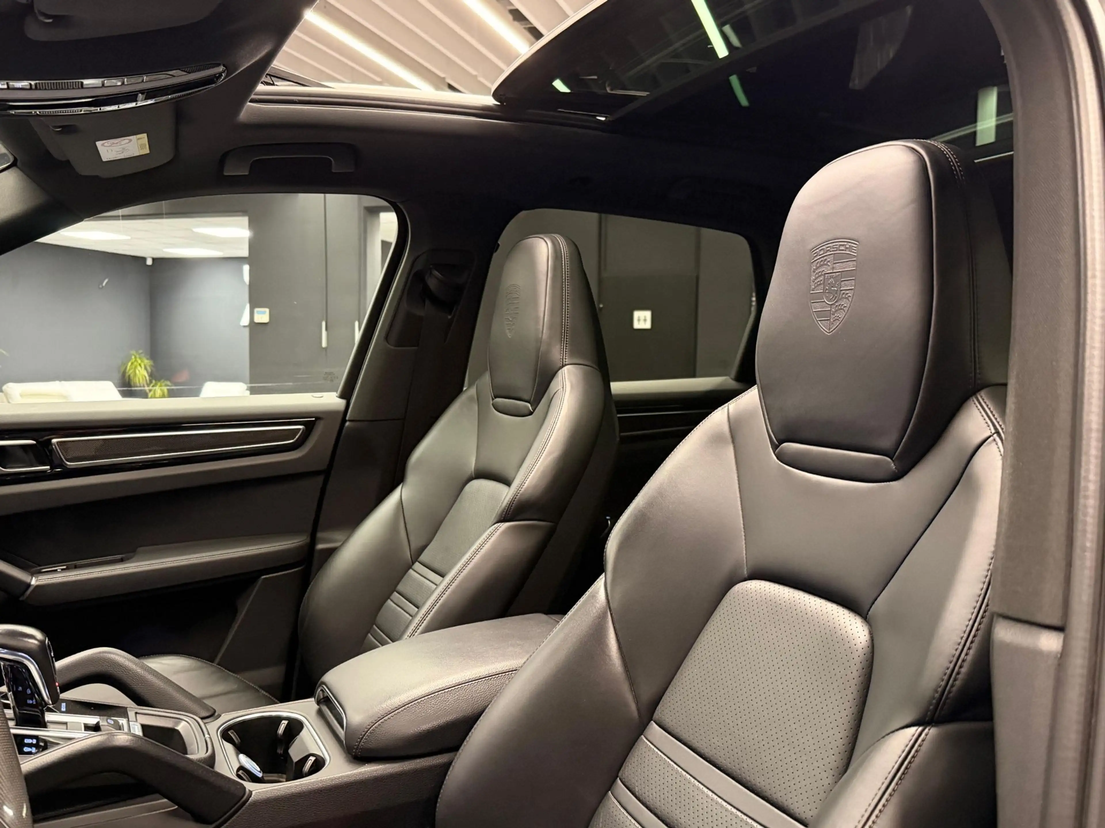 Porsche Cayenne III E-Hybrid**Sport-Chrono**Matrix LED**BOSE**PAN — photo 14