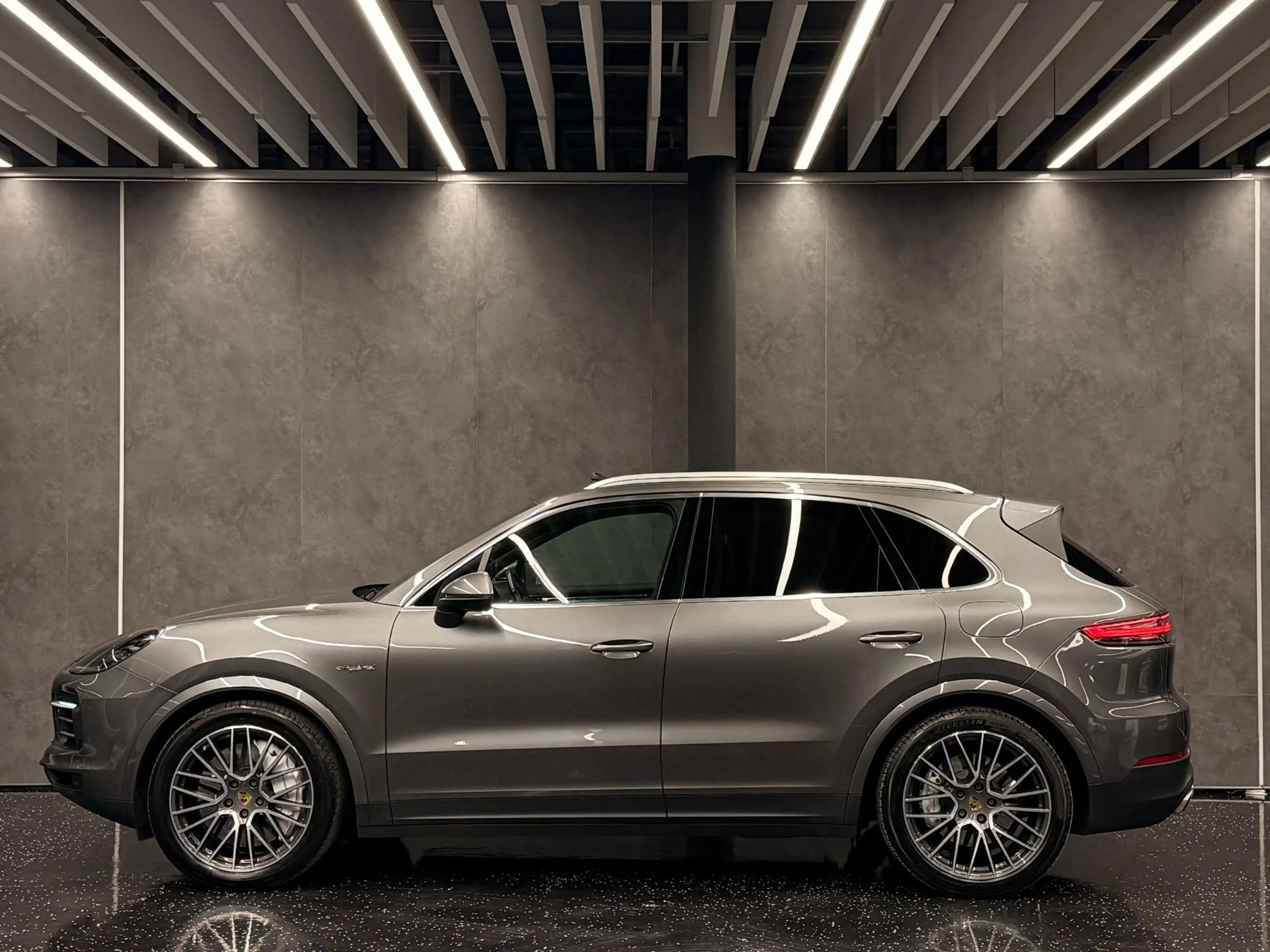 Porsche Cayenne III E-Hybrid**Sport-Chrono**Matrix LED**BOSE**PAN — photo 6