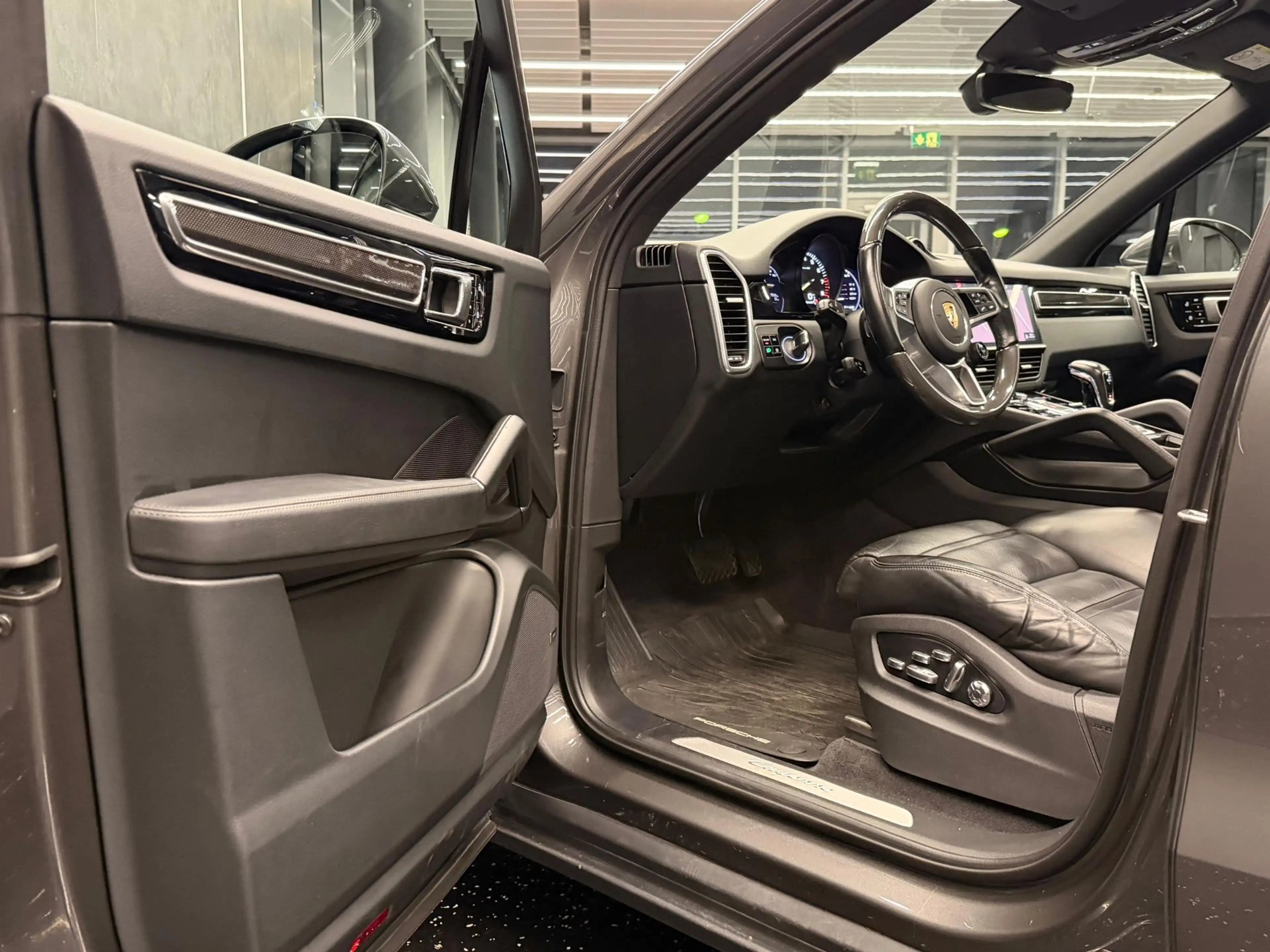 Porsche Cayenne III E-Hybrid**Sport-Chrono**Matrix LED**BOSE**PAN — photo 13