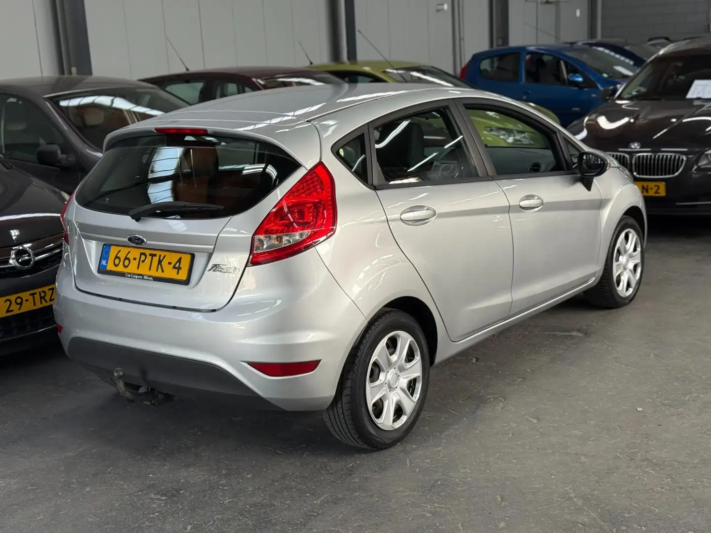 Ford Fiesta 1.25 Limited APK NAP Nette Auto Grijs - 2