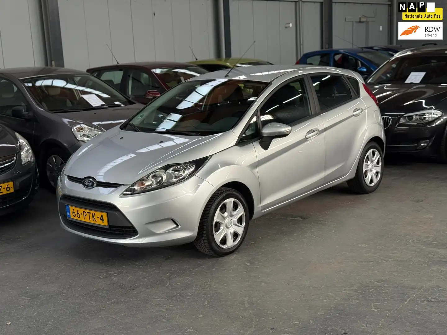 Ford Fiesta 1.25 Limited APK NAP Nette Auto Grijs - 1