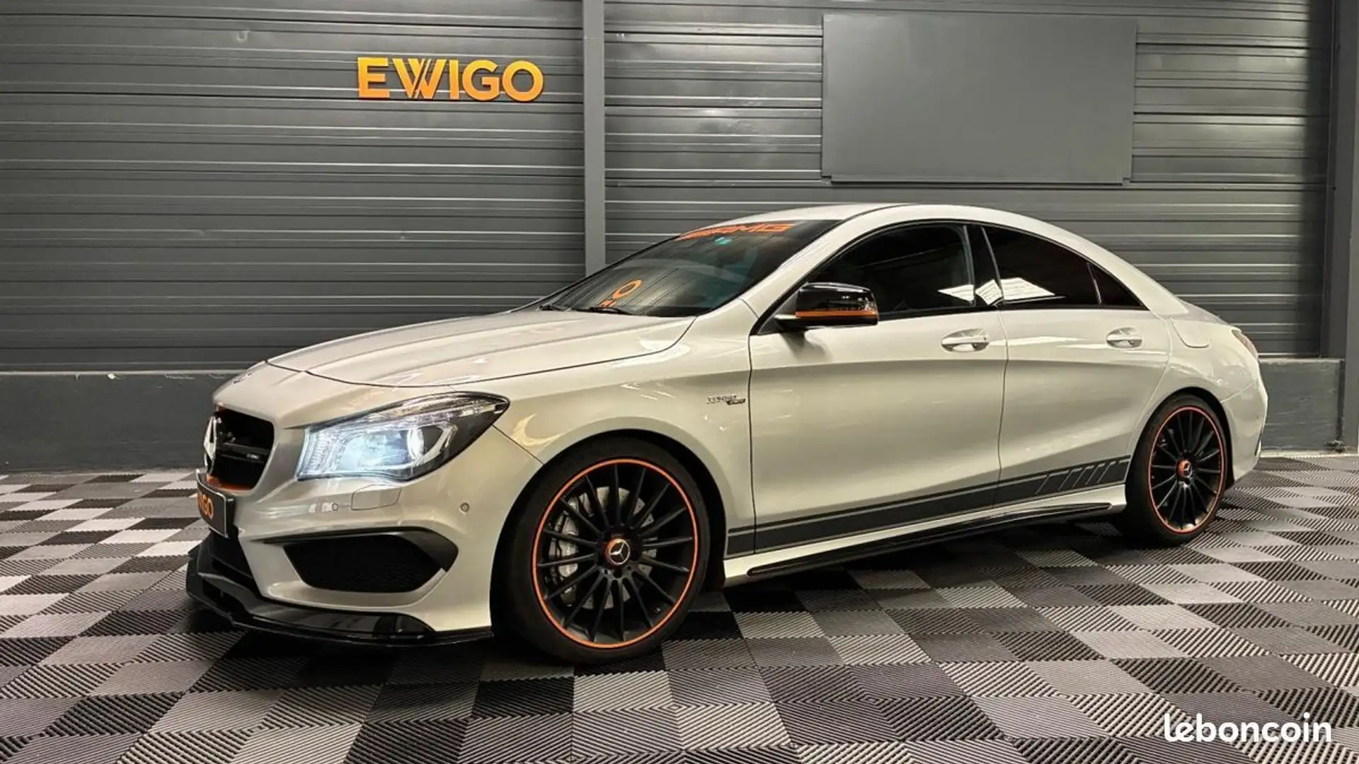 Mercedes-Benz CLA 45 AMG Classe Mercedes COUPE 2.0 45 380 AMG 4MATIC 7G-DCT BVA ORANGE ART EDITION Gris - 1