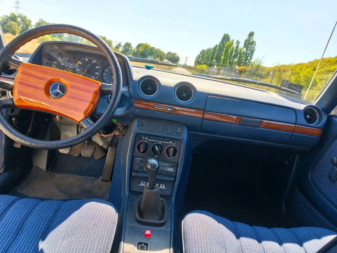 Mercedes-Benz 200 W123, foto 5