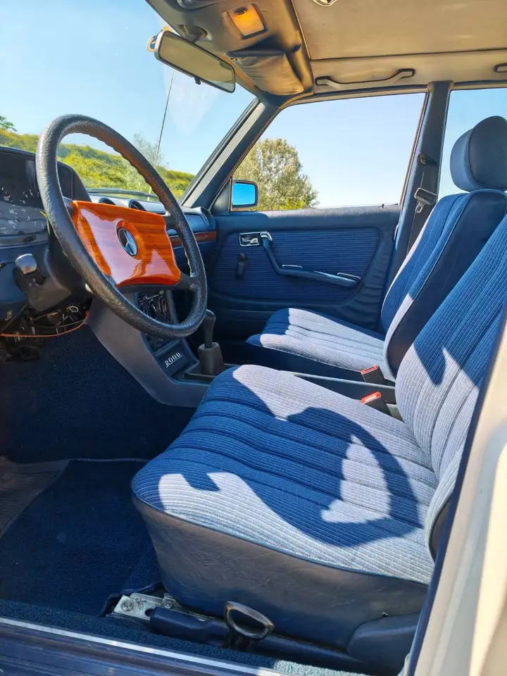 Mercedes-Benz 200 W123, foto 4