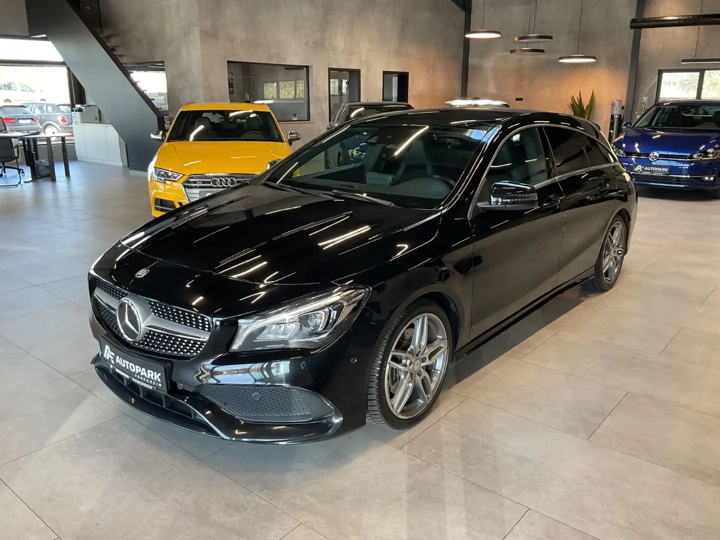 Mercedes-Benz CLA 220 AMG Line AHK LED Kamera Navi Schwarz - 1