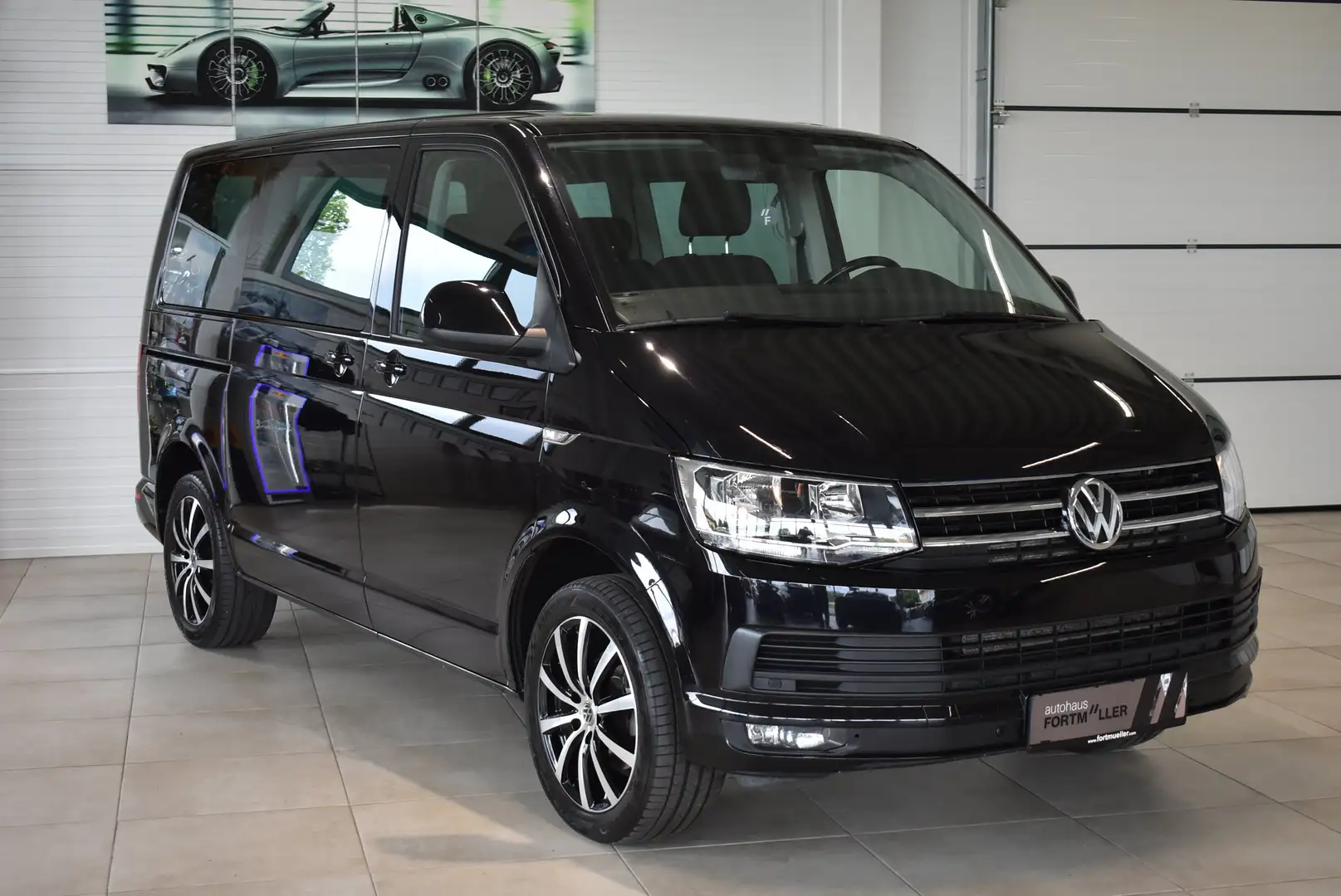 Volkswagen T6 Caravelle 2.0 TDI DSG Caravelle Comfortline Negro - 1