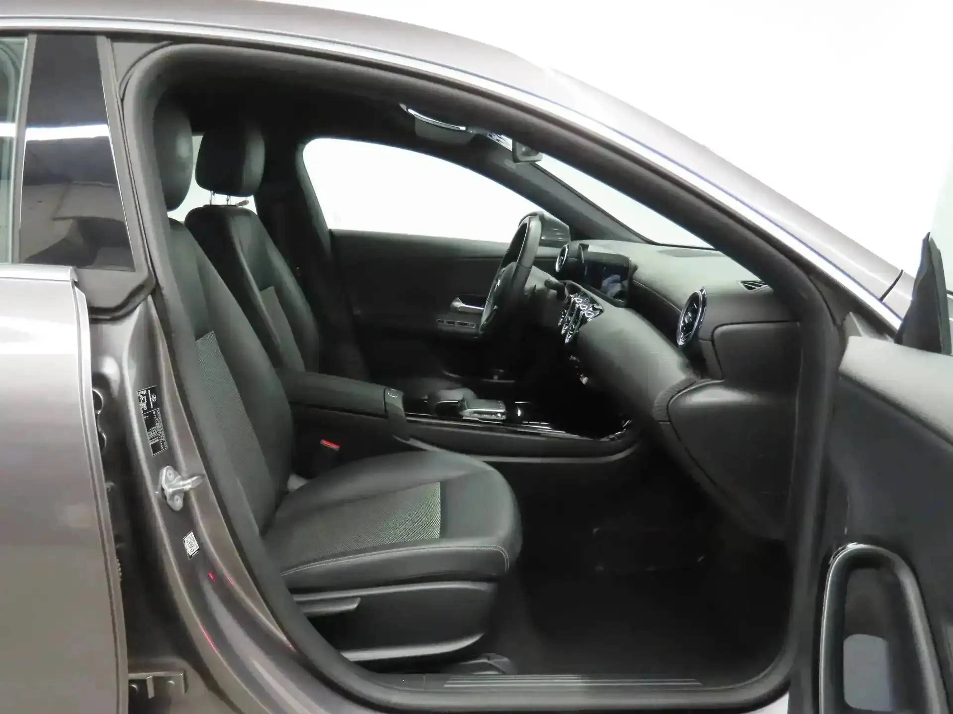 Mercedes-Benz CLA 180 d 7GTRONIC **FULL LED-CRUISE-NAVI-CAMERA** — photo 8